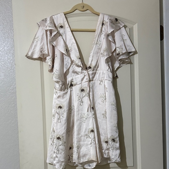 Floral Ruffle Sleeve romper - Picture 1 of 3